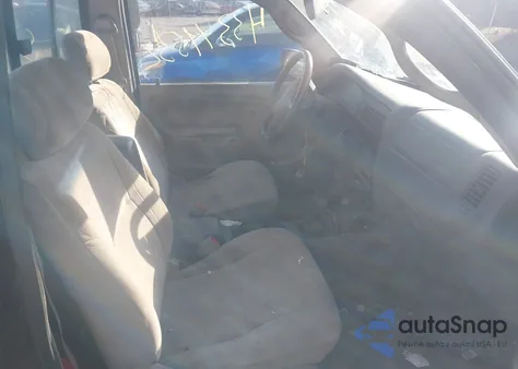 2002 Toyota Tacoma из США, поврежденный, VIN 5TEPM62N82Z887154